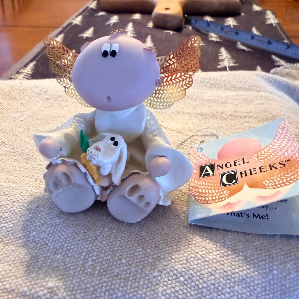 Adorable Angel Cheeks Figurines with Gold Wings - Picture 2 of 12